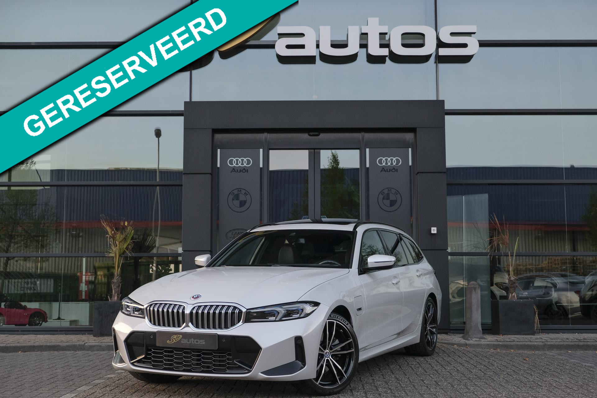 BMW 3 Serie Touring 330e M-sport 292pk Facelift 44631692-0.jpg | SVautos