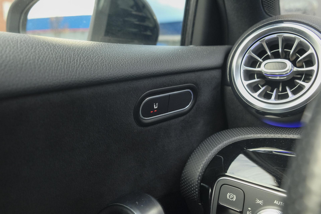 Mercedes-Benz A-Klasse A220 Benzine AMG 190pk 48960061-35.jpg | SVautos