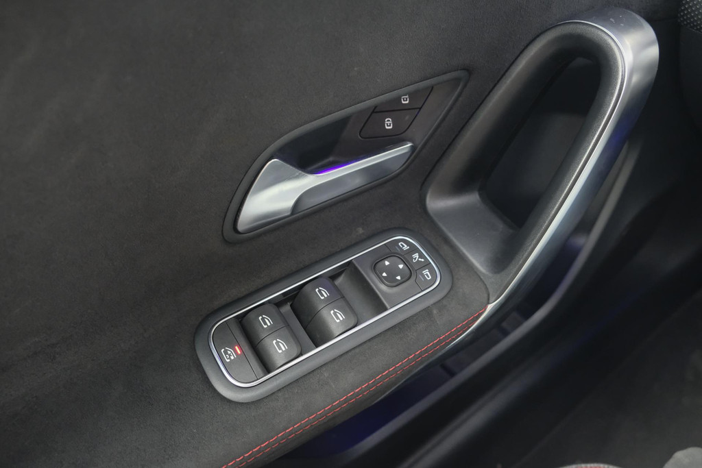 Mercedes-Benz A-Klasse A220 Benzine AMG 190pk 48960061-36.jpg | SVautos